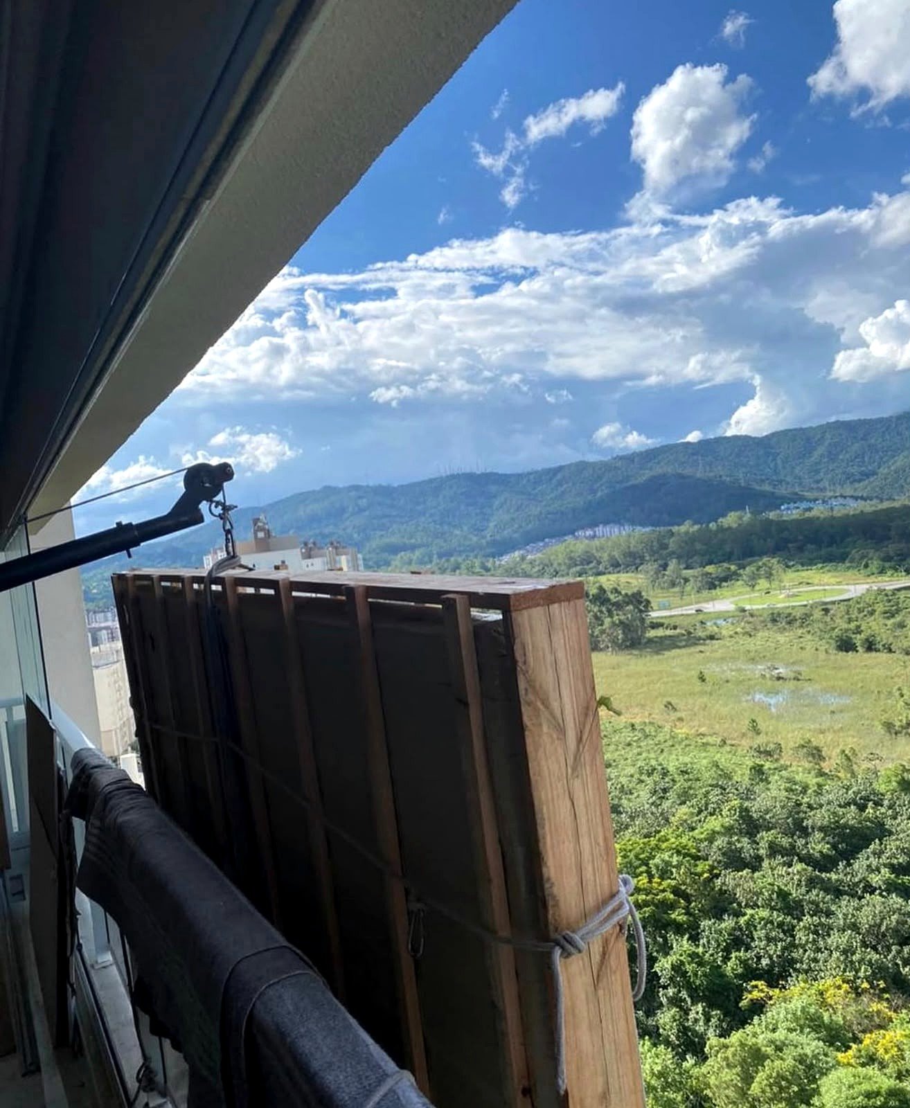 Içamento de móvel realizado pela Pluma em edifício residencial