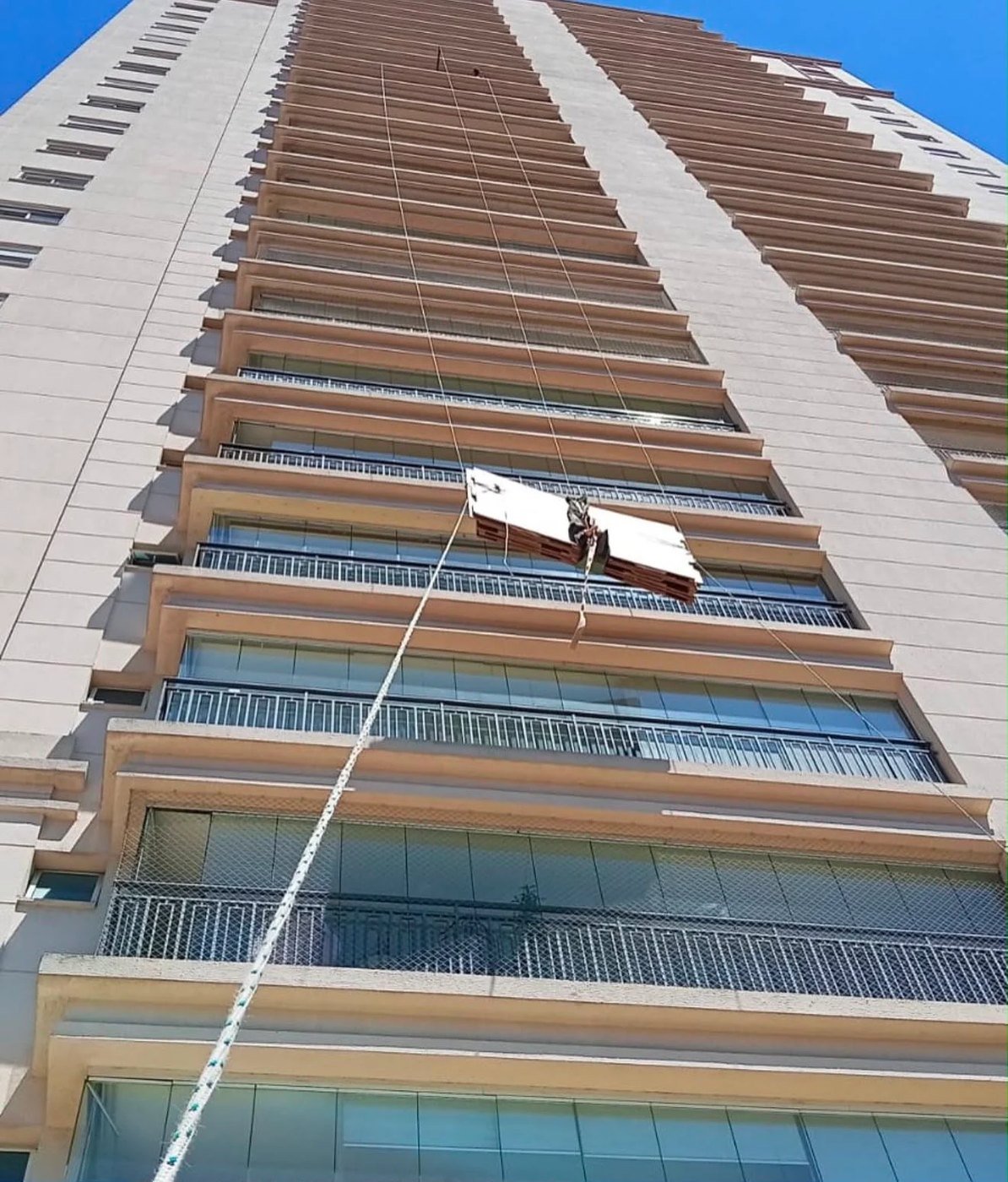 Içamento de peça em prédio residencial